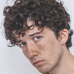 Maximilian Mundt 飾演 Moritz Zimmermann