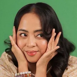 唐娜·卡里亞賈 - Ngayon Kaya演員 飾演