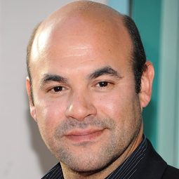 伊恩·戈麥斯 飾演 Ronald Taft