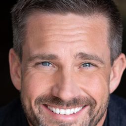 David Moncrief - 海邊別墅演員 飾演Richard Devries