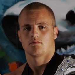 Gunnar Nelson 飾演 Andrea's coach