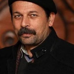 Majid Potki 飾演 School Principal