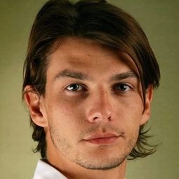 Trent Ford 飾演 Jeremy Blond