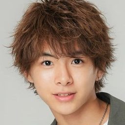 小宮璃央 飾演 Juru Atsuta