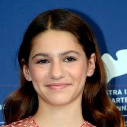 梅·尼沃拉 飾演 Steffie Gladney