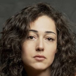 Tugce Altug 飾演 Suzan