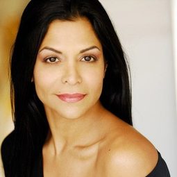 米利·魯佩托 - 獵鷹上升演員 飾演Katarina Da' Silva