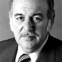 Eric Pohlmann 飾演 Merchant in Kandahar