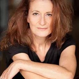 Jacqueline Ghaye 飾演 Elena, 64 Years Old