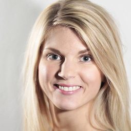 Hanna Alsterlund 飾演 Nina Andersson