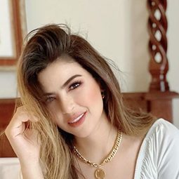 Mirna Gamil 飾演 أنجيلا