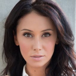Jennifer Sterger 飾演 Self