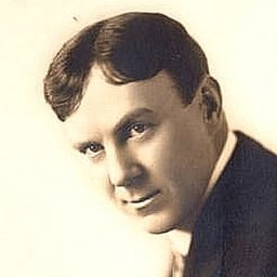 William J. Kelly 飾演 Gillette