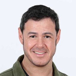 伊凡・拉班達 - 再見機器人演員 飾演Dog / Robot / Various (voice)