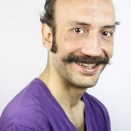 Carlos Aurrekoetxea 飾演 