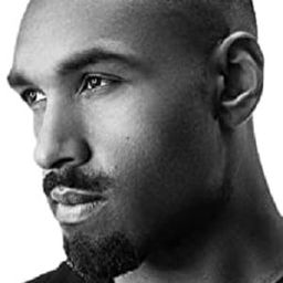 Nari Blair-Mangat 飾演 Valvert