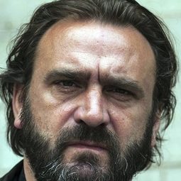 洛朗·裴南迪茲 飾演 Mr. Robin