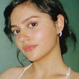 阿妮特帕達 飾演 Vaani Batra