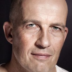 Andreas Lyon 飾演 Reinhardt Von Klaus