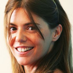 Manuela Velasco 飾演 Ángela Vidal