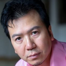 Christopher Tram 飾演 Négociateur