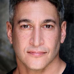 Josh Philip Weinstein 飾演 Morty