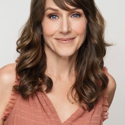 Seana Kofoed - 亡命同學會演員 飾演Elaine