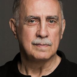 法爾蒂·阿卡努爾 飾演 Feryal'in Babası