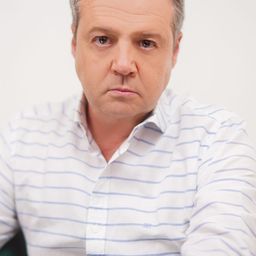 Santiago Nogués 飾演 Evil Dani