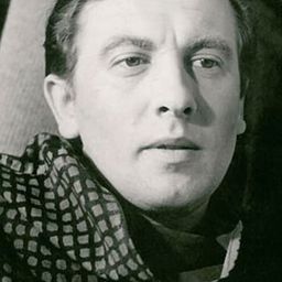 Stanisław Michalski 飾演 Ministry employee