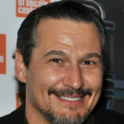 尼克·達米奇 飾演 Ambrose McKinley