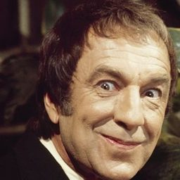 Jay Robinson 飾演 Mr. Hawkins