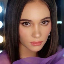 奧洛拉·瑞貝羅 飾演 Lisa