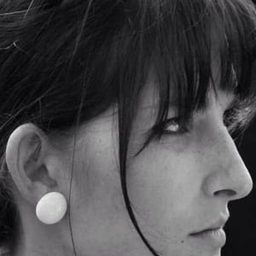 Elisabeth Lehmann 飾演 Junge Kellnerin