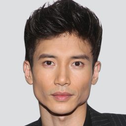 Manny Jacinto 飾演 Lt. Billy 'Fritz' Avalone