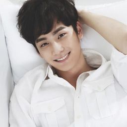 趙潤宇 飾演 Jin-sub