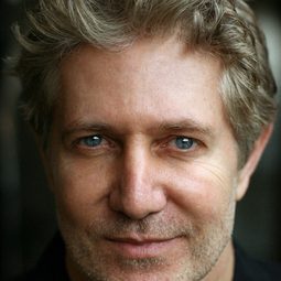 Roy McCrerey 飾演 Sergeant