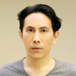 Kenneth Won 飾演 Officer Pok