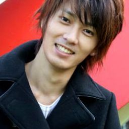 Takayuki Tsubaki 飾演 