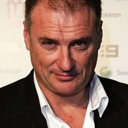 Simon Westaway 飾演 Les Kearney