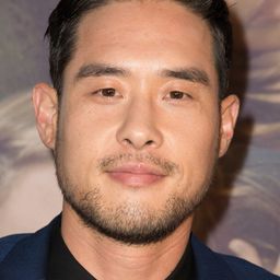 Raymond Lee - 失驚無神闖謎城演員 飾演Officer Gomez