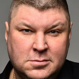 Andrey Sviridov 飾演 