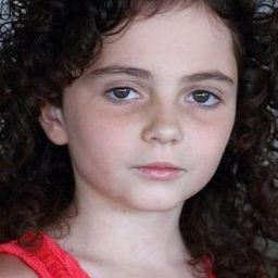 Izzie Coffey 飾演 Five-Year-Old Casey