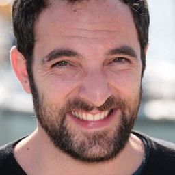 David Mora 飾演 Fabien