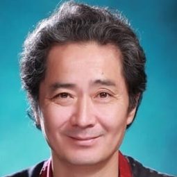 Bae Ki-beom - 我和我的殭屍女兒演員 飾演Grandpa with an Earring