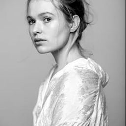 Vala Noren 飾演 Freja