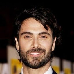 路卡·卡凡尼 - 烈火中演員 飾演Antonio