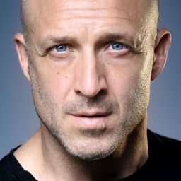 Jason Coviello 飾演 Pavel