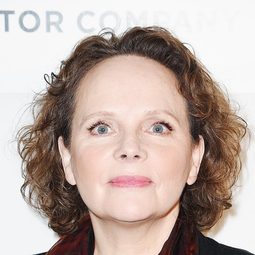 馬亞安·普朗克特 - 小婦人演員 飾演Mrs. Kirke