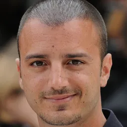 尼古拉斯·瓦伯雷迪斯 飾演 Luca Molinari